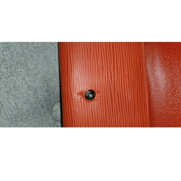 Authentic Louis Vuitton Sarah Wallet - Picture 4 of 8